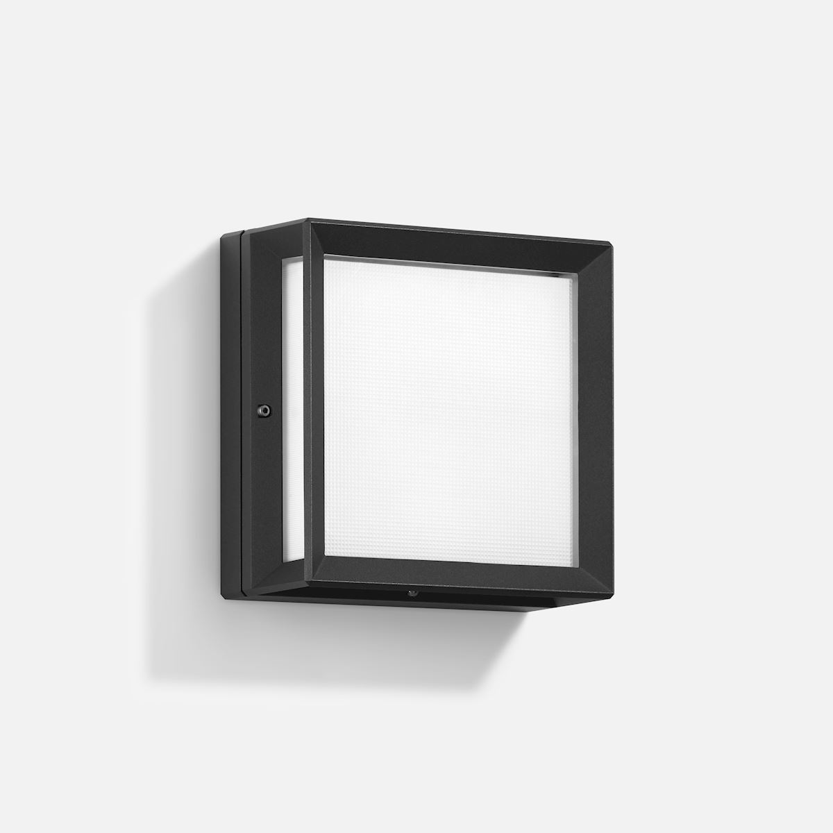 Impact-resistant ceiling and wall luminaire