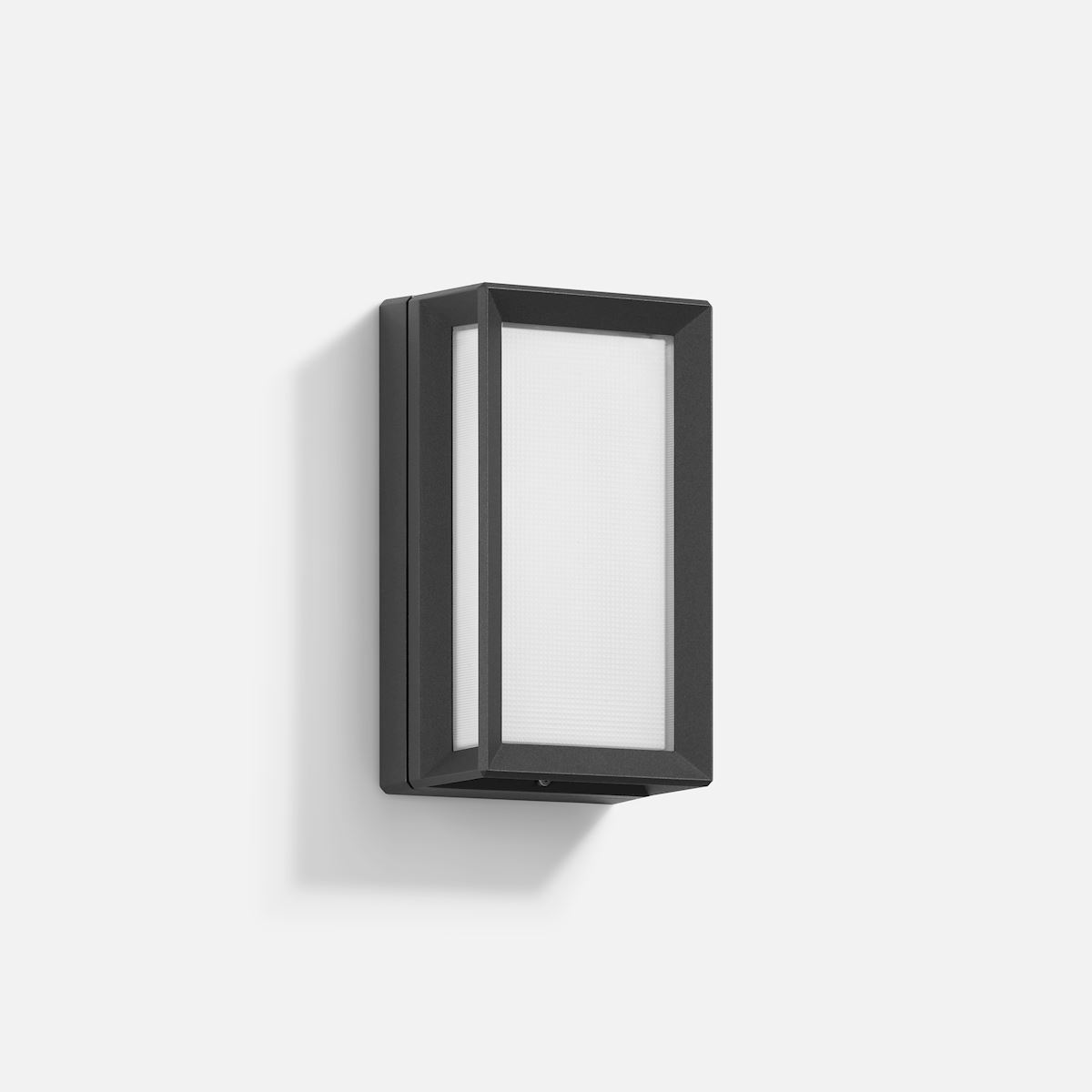 Impact-resistant ceiling and wall luminaire