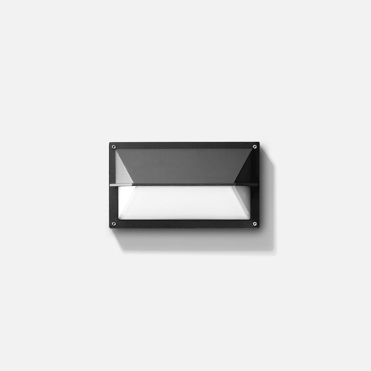 Impact-resistant wall luminaire