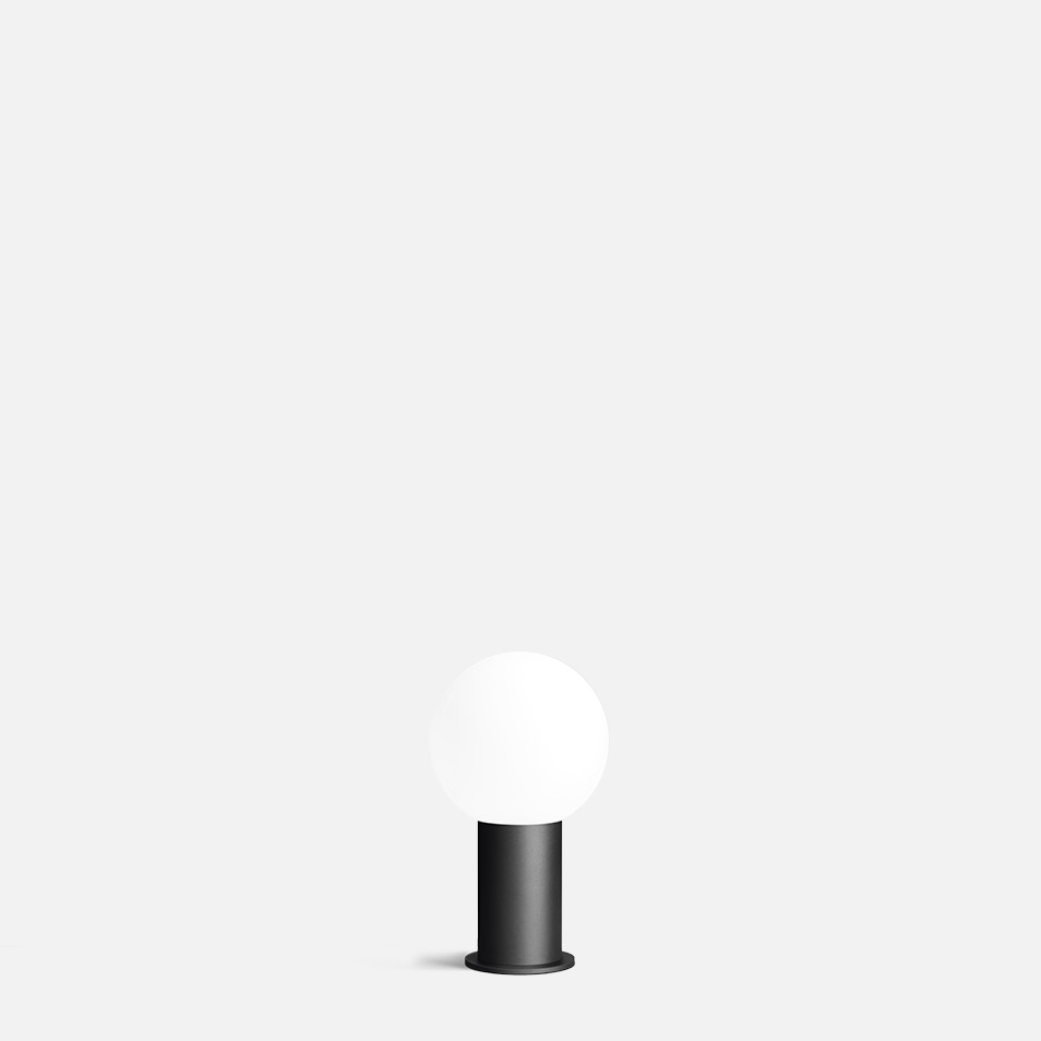 Garden luminaire with earth spike